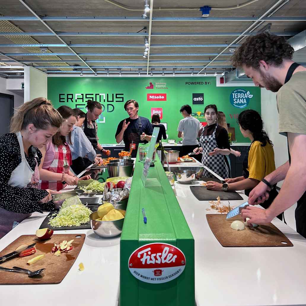 Samen met studenten van de Erasmus Universiteit werkte SFYN aan een aanpak waarin voedsel, gemeenschap en cultuur samenkomen.