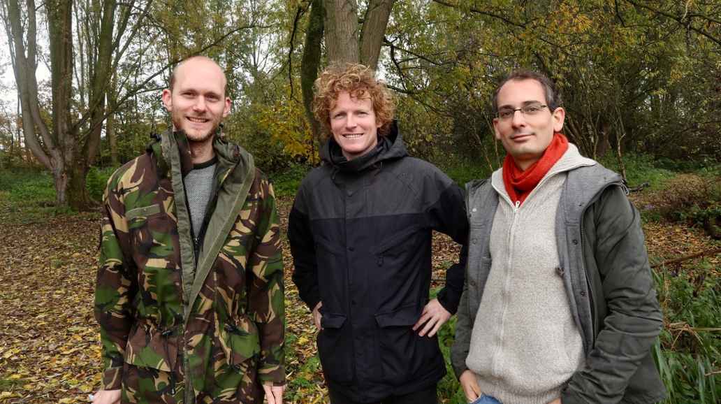 Voedselboswachter Jasper, oprichter van Urban Greeners Boj en ontwerper van het voedselbos Xavier